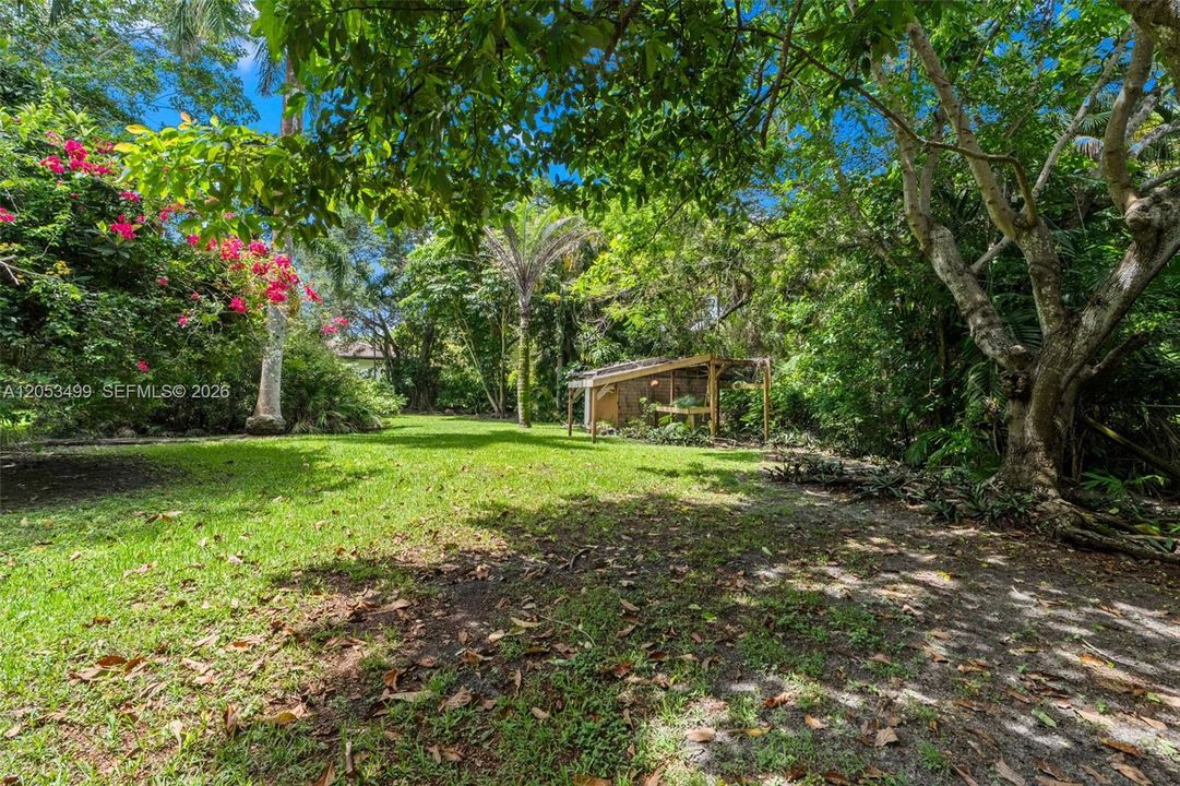 En Venta: $1,600,000 (0.91 acres)