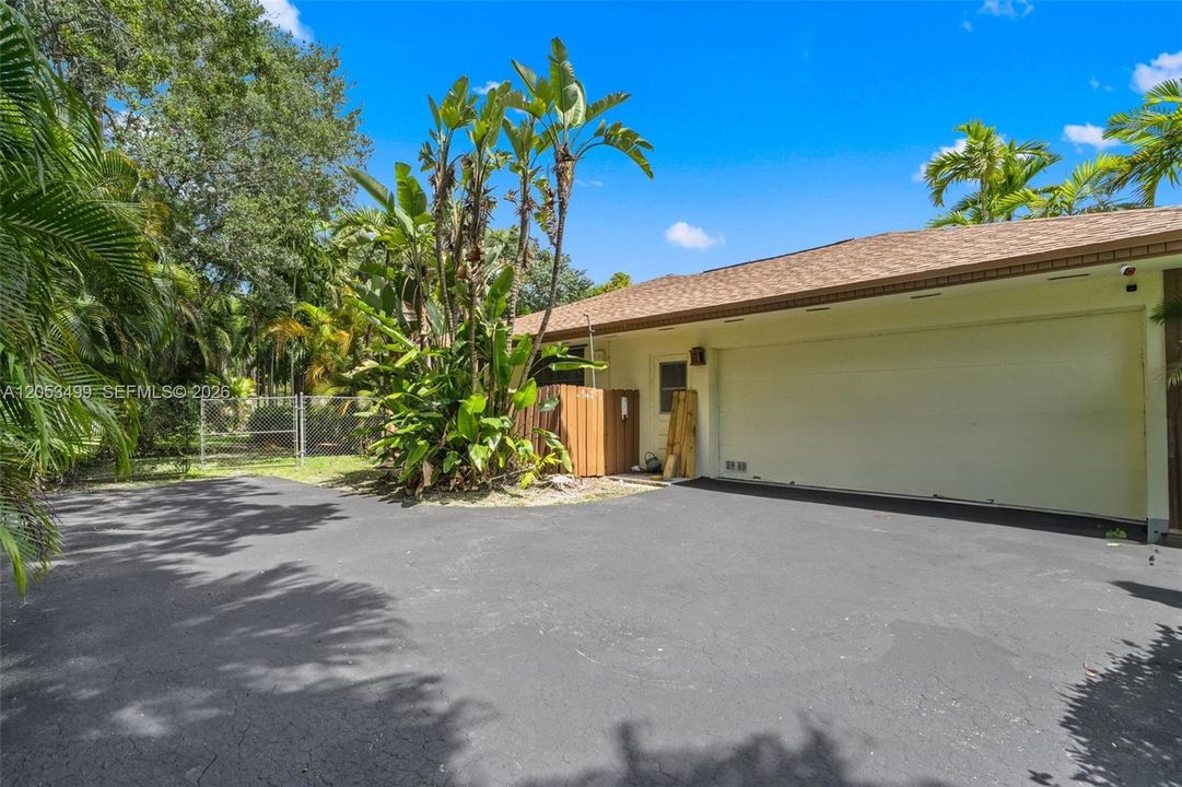 En Venta: $1,600,000 (0.91 acres)