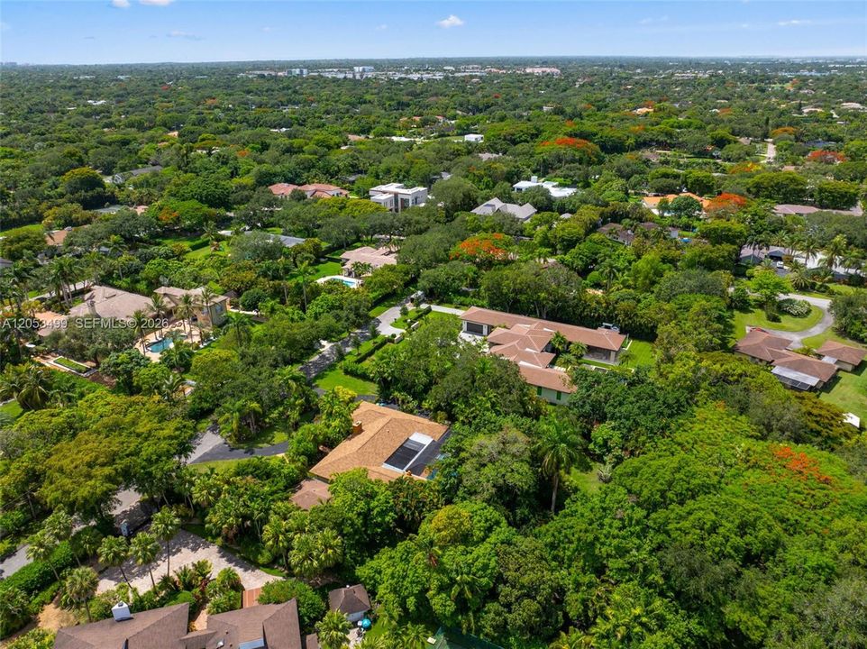 En Venta: $1,600,000 (0.91 acres)