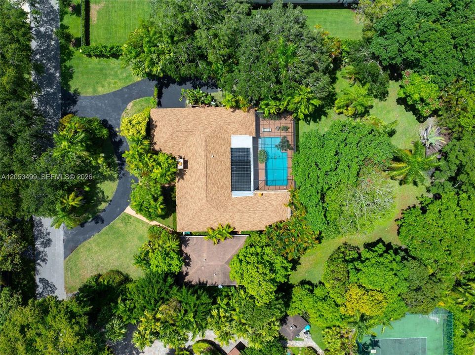 En Venta: $1,600,000 (0.91 acres)