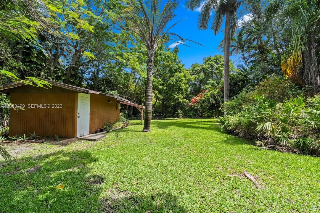 En Venta: $1,600,000 (0.91 acres)