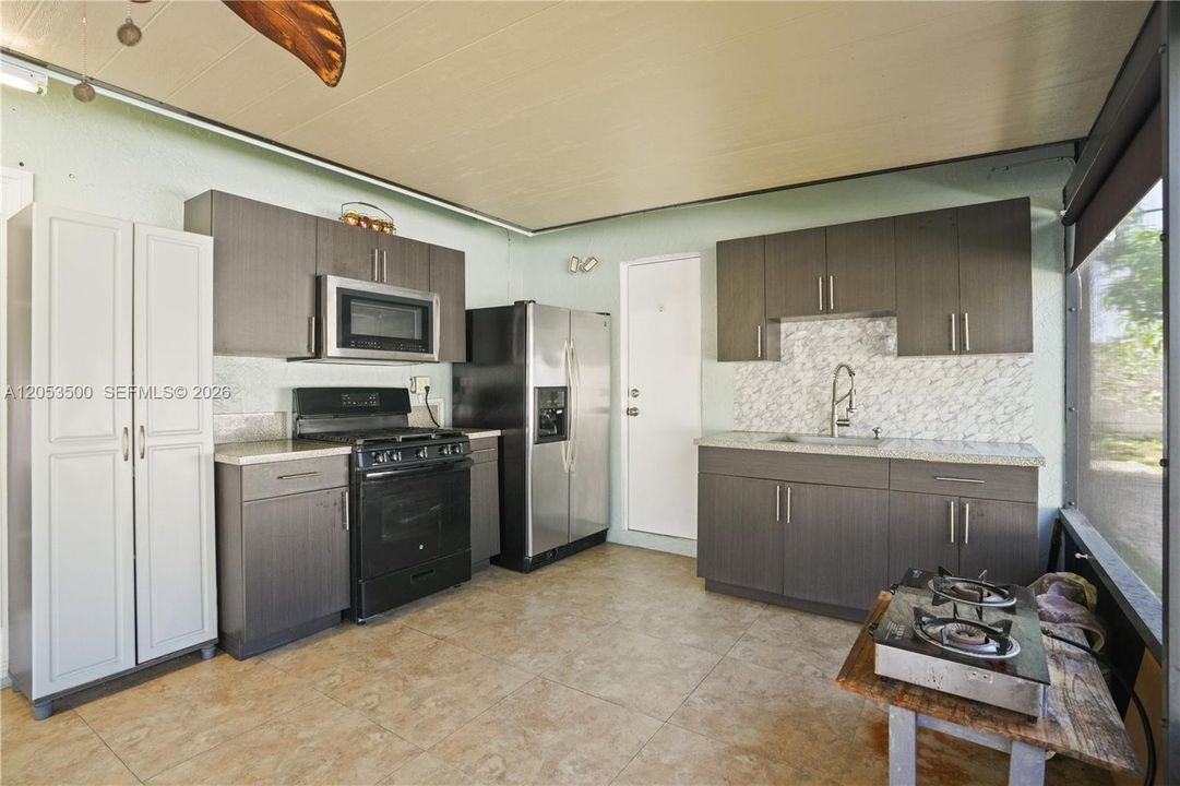 Fully equipped outdoor kitchen