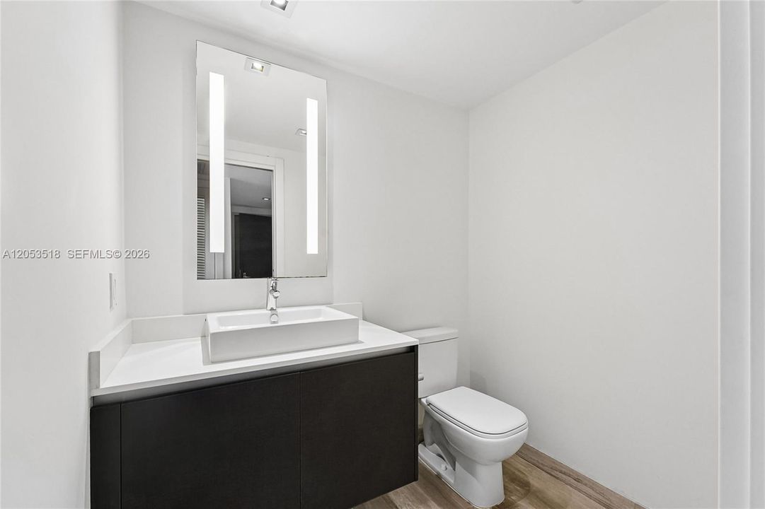 В аренду: $5,300 (1 спален, 1 ванн, 808 Квадратных фут)