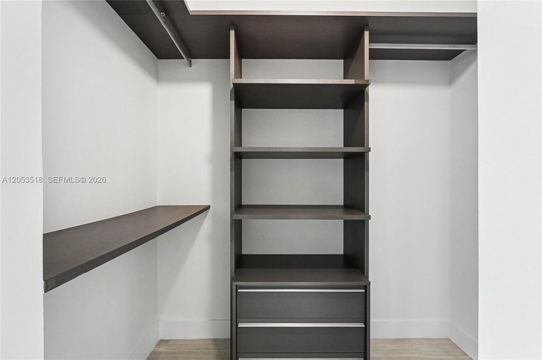 В аренду: $5,300 (1 спален, 1 ванн, 808 Квадратных фут)