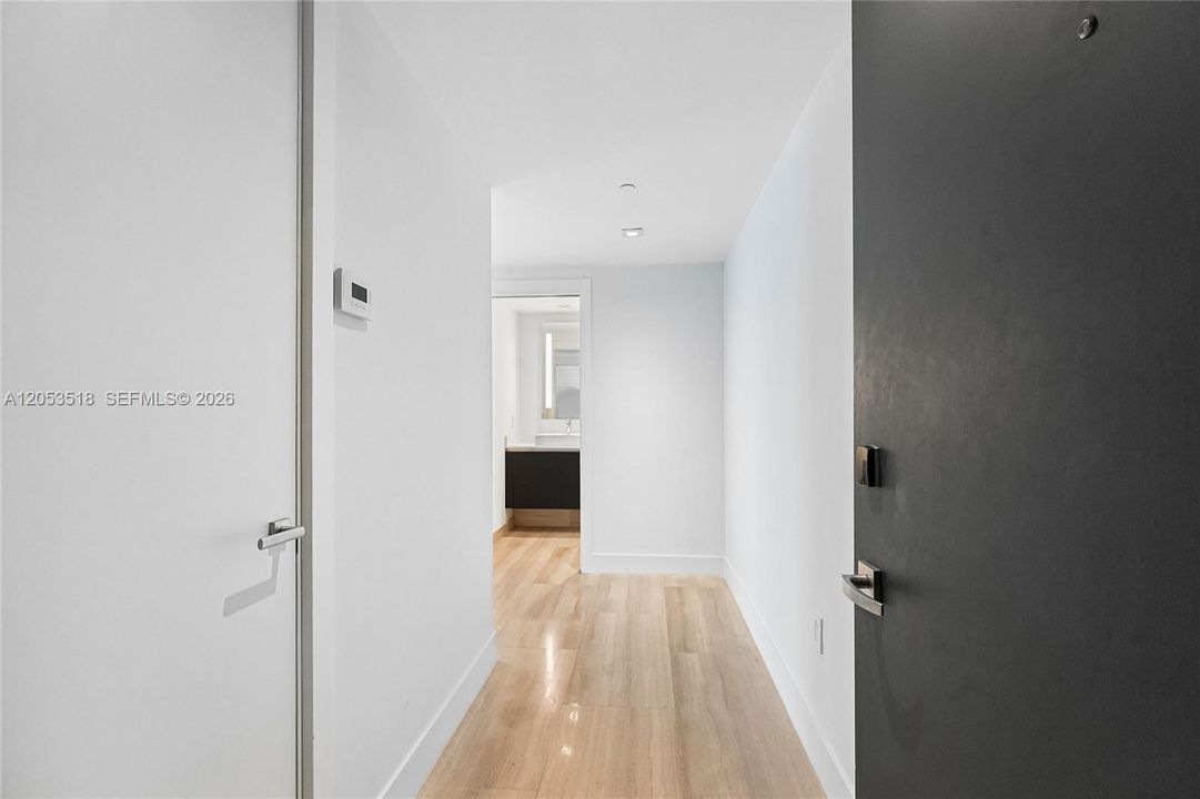 В аренду: $5,300 (1 спален, 1 ванн, 808 Квадратных фут)