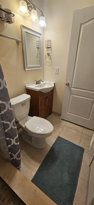 В аренду: $4,500 (4 спален, 4 ванн, 1020 Квадратных фут)