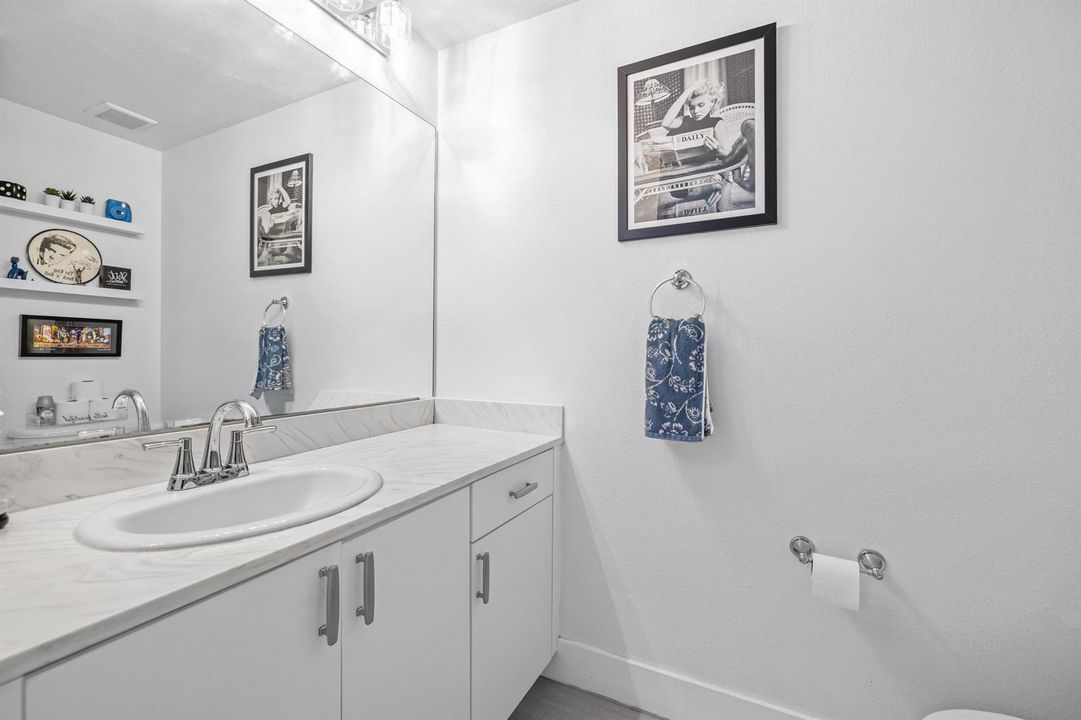 533 NE 3rd Ave FTL - Pwayko-9734