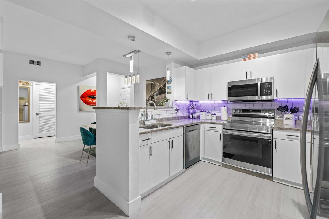 533 NE 3rd Ave FTL - Pwayko-9779