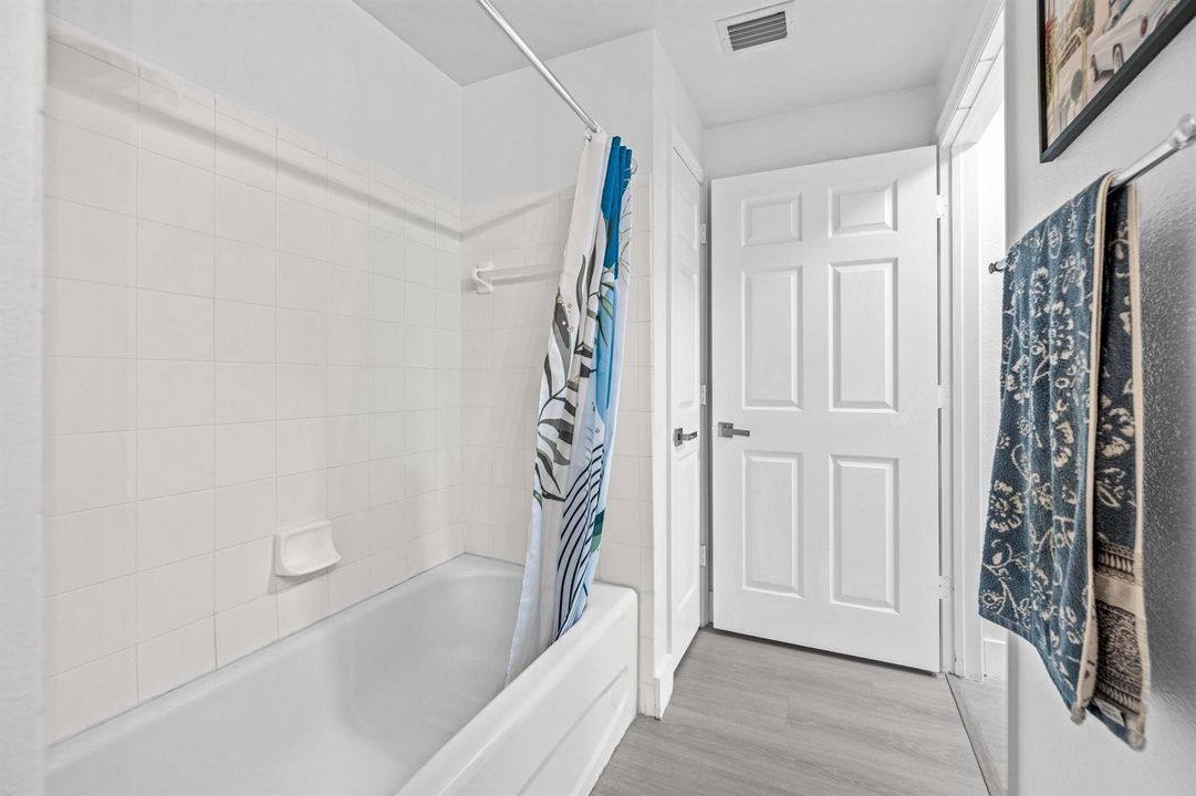 533 NE 3rd Ave FTL - Pwayko-9737