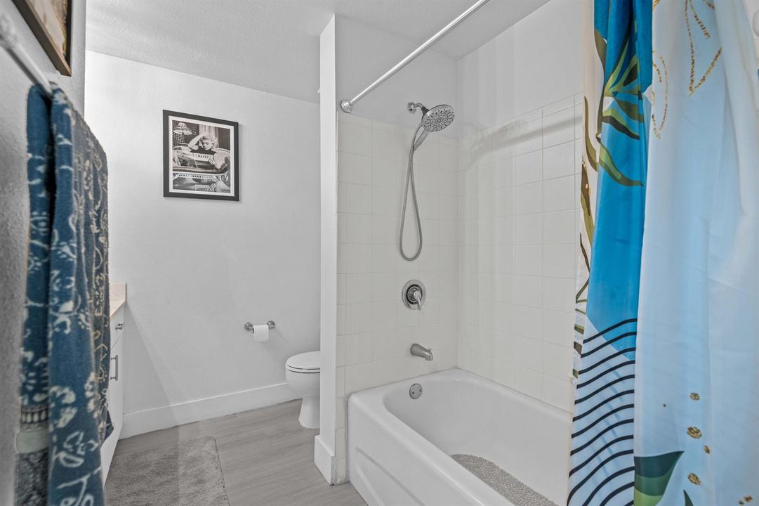 533 NE 3rd Ave FTL - Pwayko-9731