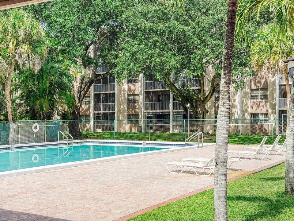 1075_Riverside_Dr_u508_002