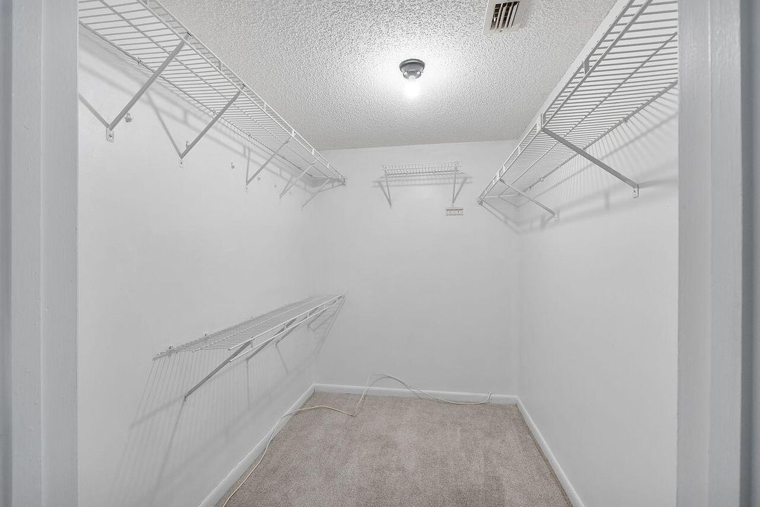 1075_Riverside_Dr_u508_017
