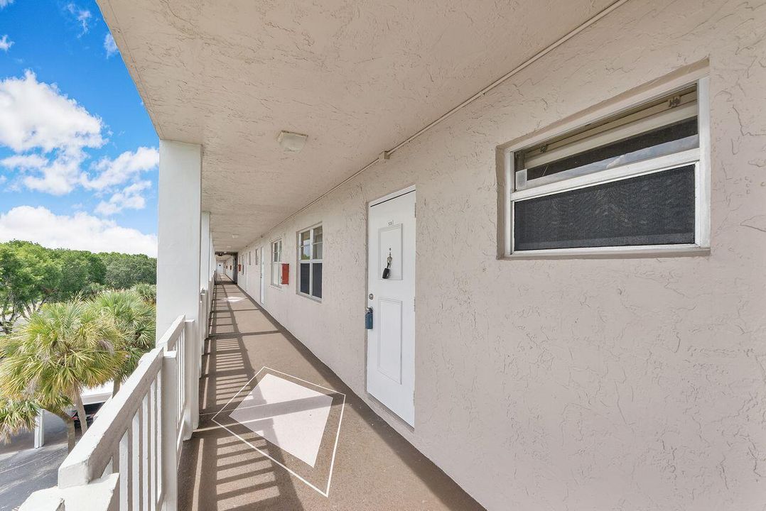 1075_Riverside_Dr_u508_026