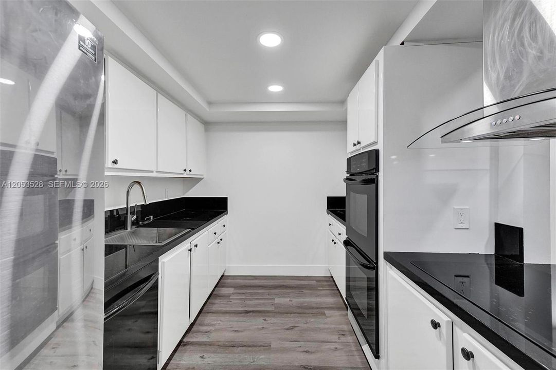 В аренду: $3,250 (2 спален, 2 ванн, 1750 Квадратных фут)