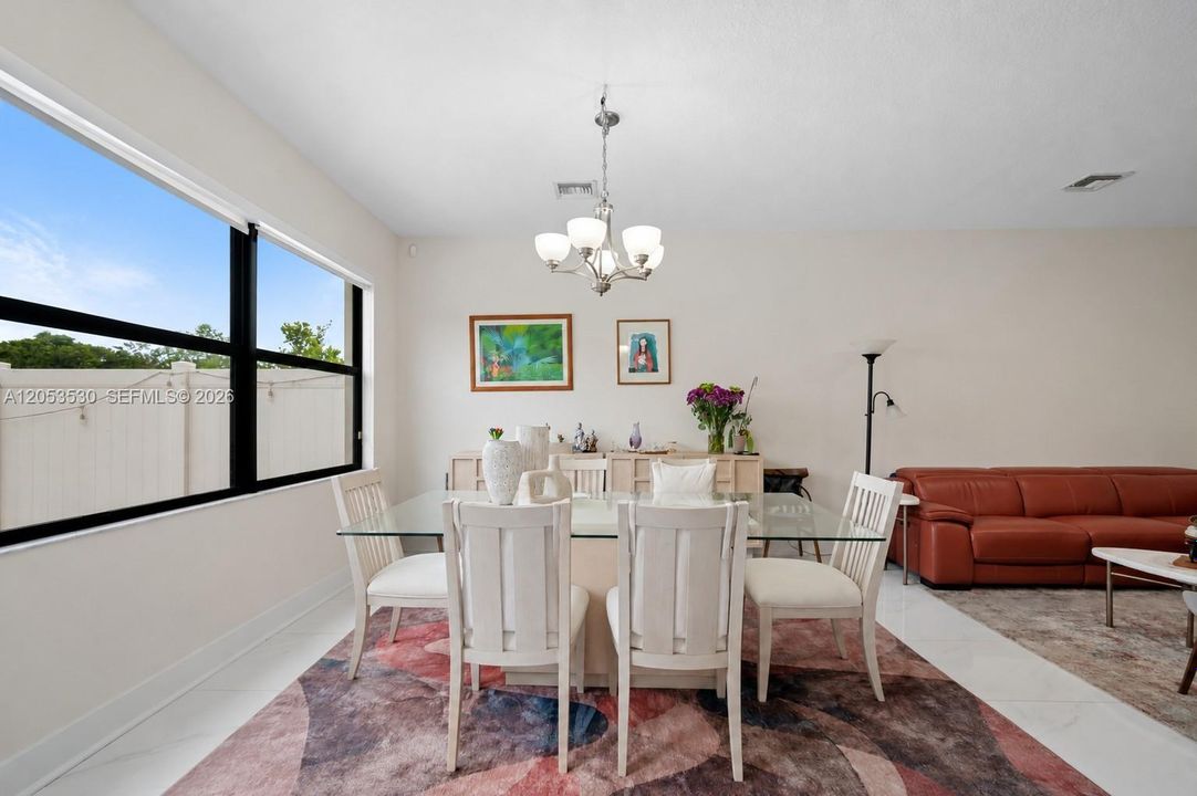 En Venta: $1,089,000 (4 camas, 2 baños, 2223 Pies cuadrados)