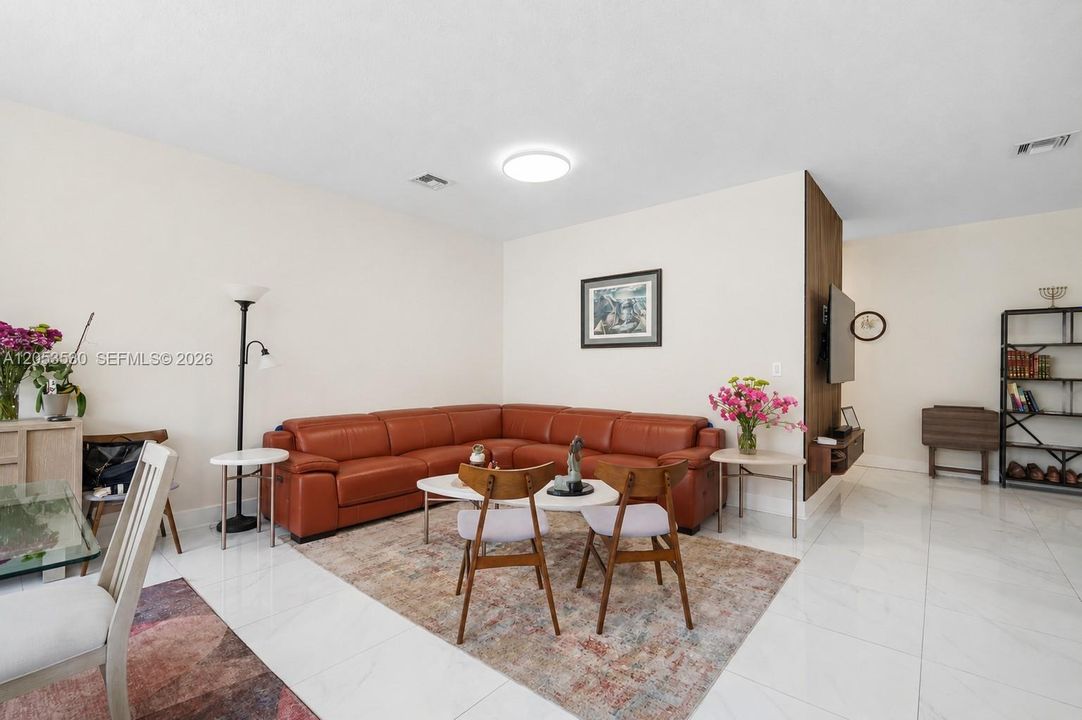 En Venta: $1,089,000 (4 camas, 2 baños, 2223 Pies cuadrados)