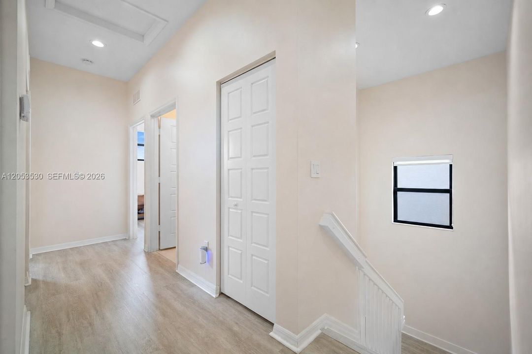 En Venta: $1,089,000 (4 camas, 2 baños, 2223 Pies cuadrados)