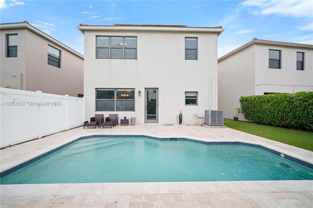 En Venta: $1,089,000 (4 camas, 2 baños, 2223 Pies cuadrados)