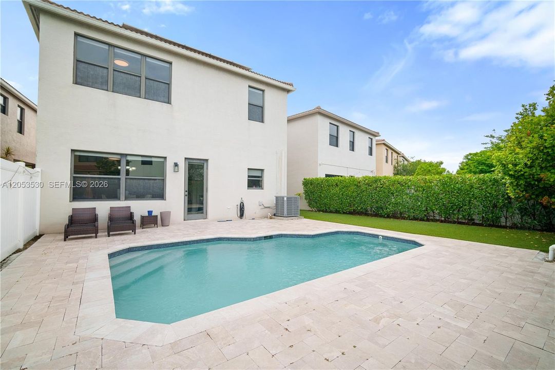 En Venta: $1,089,000 (4 camas, 2 baños, 2223 Pies cuadrados)