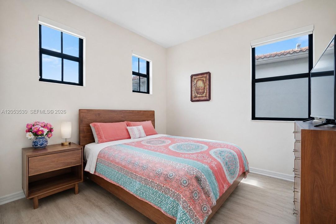 En Venta: $1,089,000 (4 camas, 2 baños, 2223 Pies cuadrados)