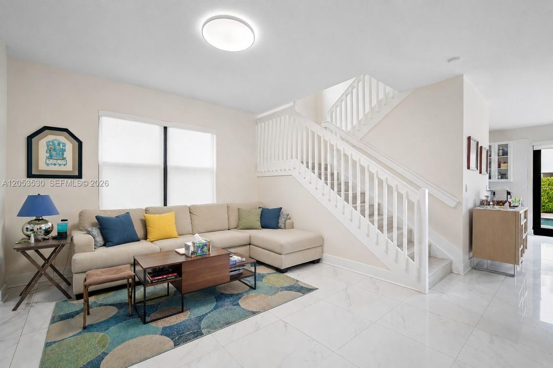 En Venta: $1,089,000 (4 camas, 2 baños, 2223 Pies cuadrados)