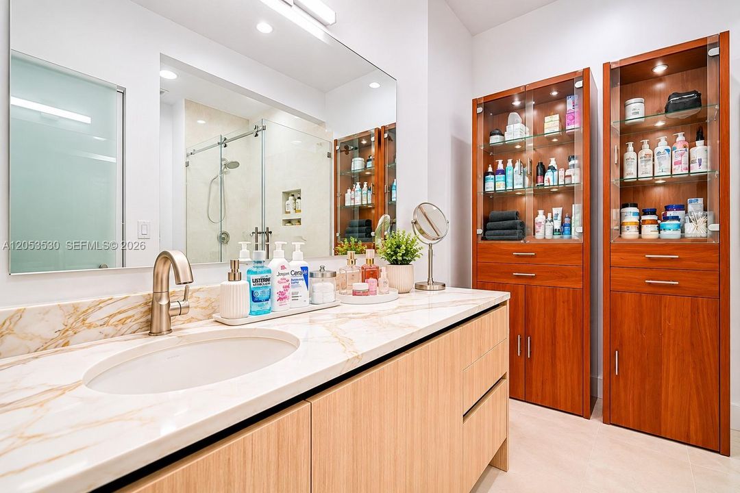 En Venta: $1,089,000 (4 camas, 2 baños, 2223 Pies cuadrados)