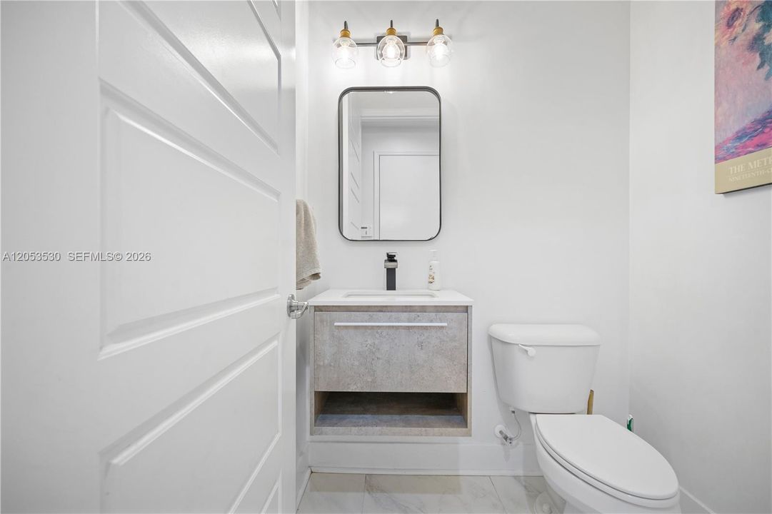 En Venta: $1,089,000 (4 camas, 2 baños, 2223 Pies cuadrados)