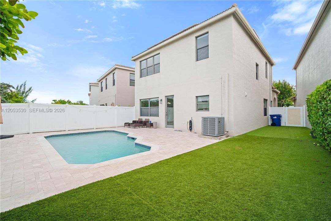 En Venta: $1,089,000 (4 camas, 2 baños, 2223 Pies cuadrados)