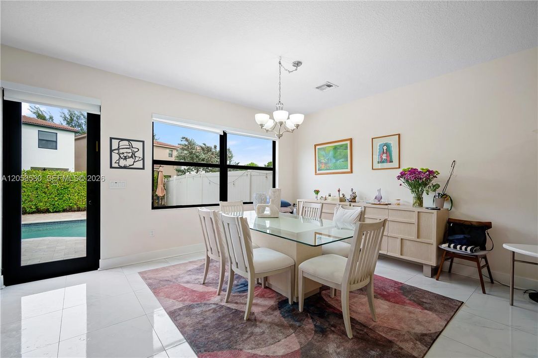 En Venta: $1,089,000 (4 camas, 2 baños, 2223 Pies cuadrados)