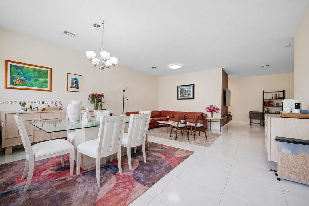 En Venta: $1,089,000 (4 camas, 2 baños, 2223 Pies cuadrados)