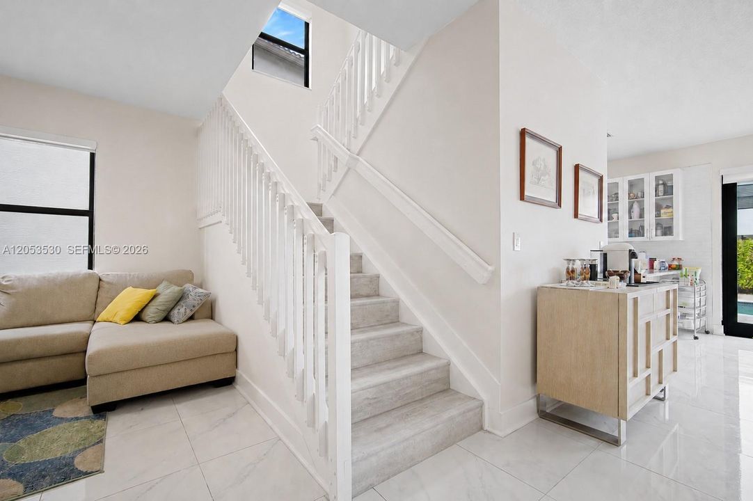 En Venta: $1,089,000 (4 camas, 2 baños, 2223 Pies cuadrados)