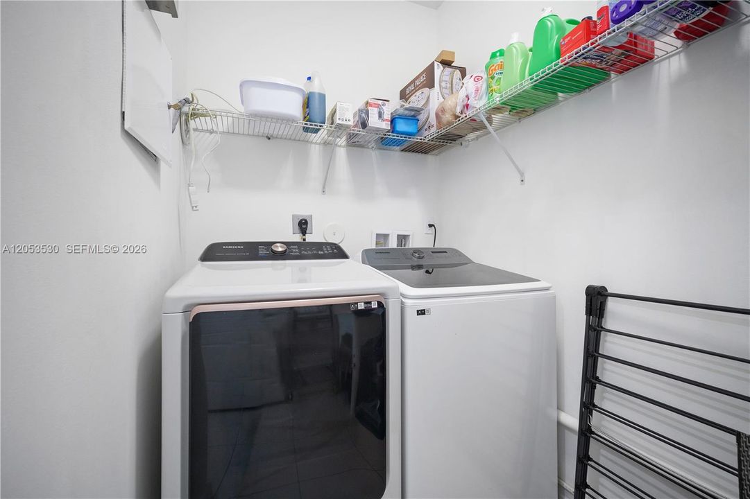 En Venta: $1,089,000 (4 camas, 2 baños, 2223 Pies cuadrados)