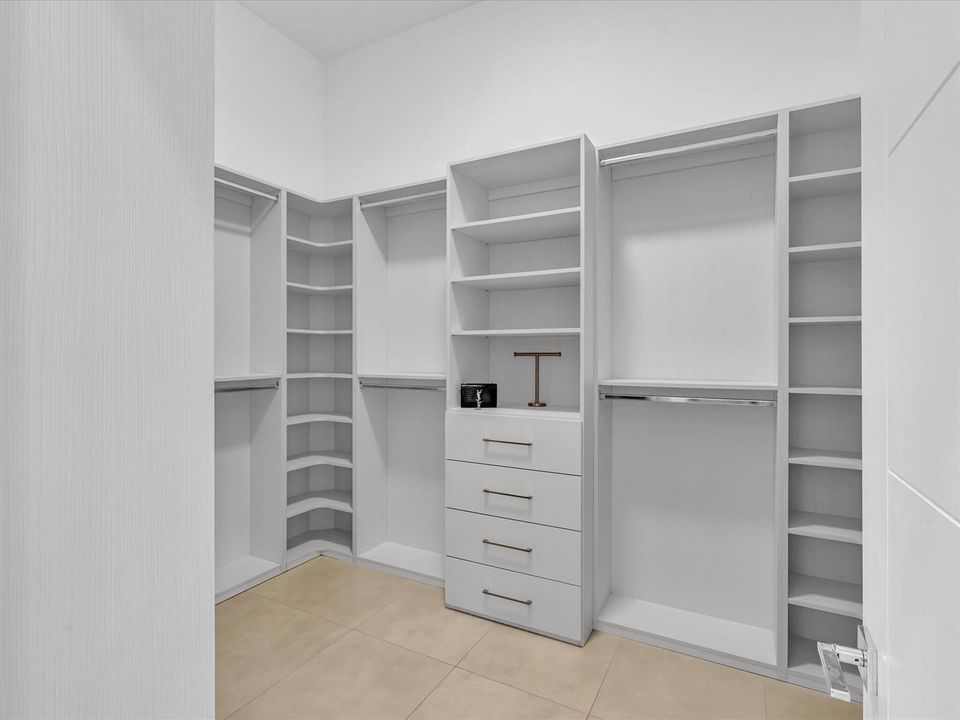 Walk-in Closet 1