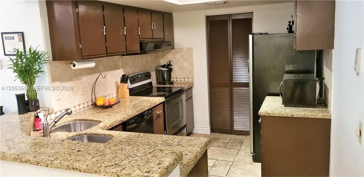 For Sale: $249,000 (3 beds, 2 baths, 1273 Square Feet)