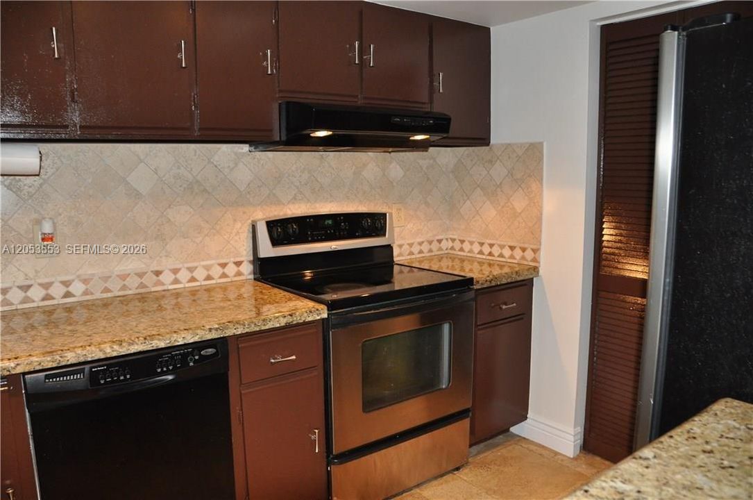For Sale: $249,000 (3 beds, 2 baths, 1273 Square Feet)