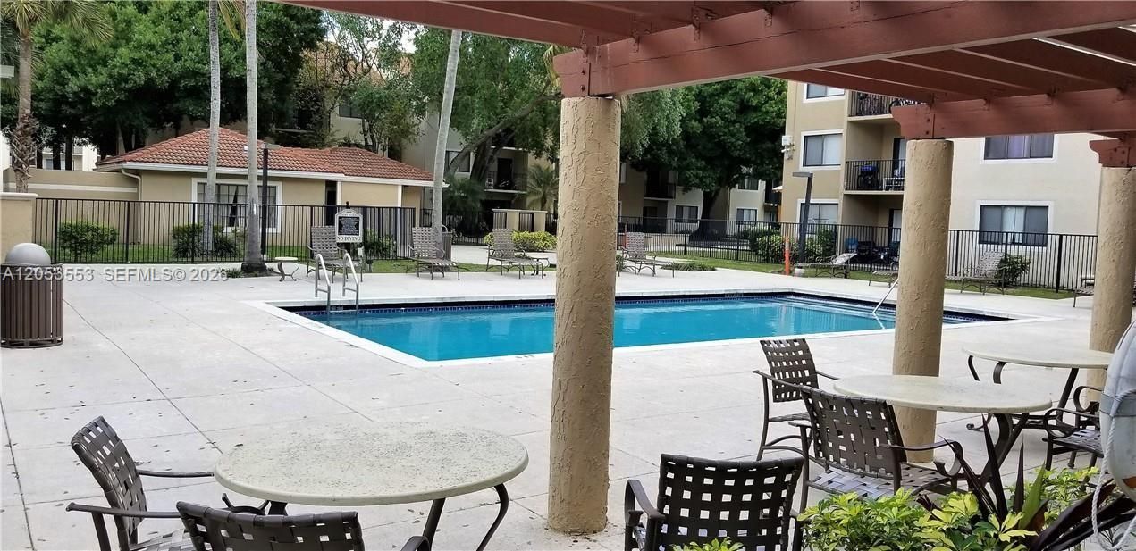 For Sale: $249,000 (3 beds, 2 baths, 1273 Square Feet)