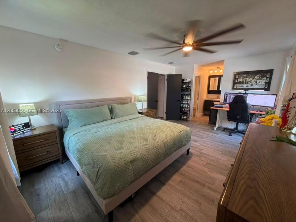 For Sale: $510,000 (2 beds, 2 baths, 1371 Square Feet)