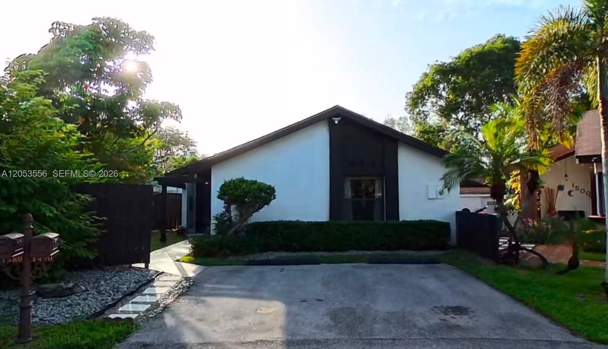For Sale: $510,000 (2 beds, 2 baths, 1371 Square Feet)