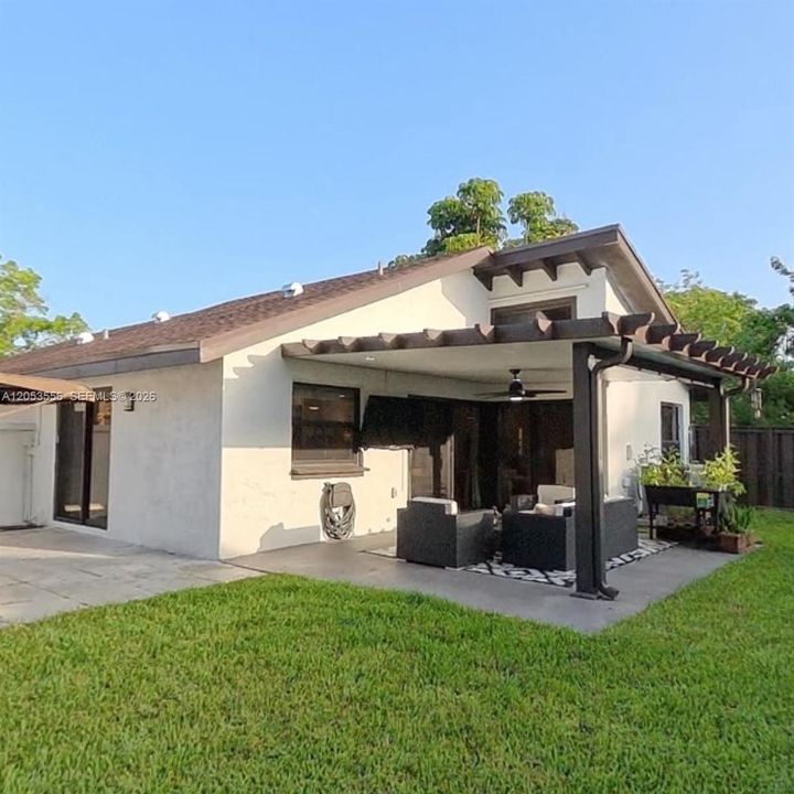 For Sale: $510,000 (2 beds, 2 baths, 1371 Square Feet)