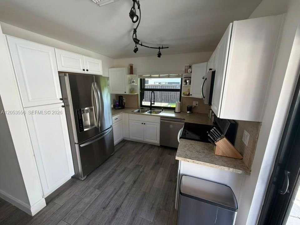 For Sale: $510,000 (2 beds, 2 baths, 1371 Square Feet)