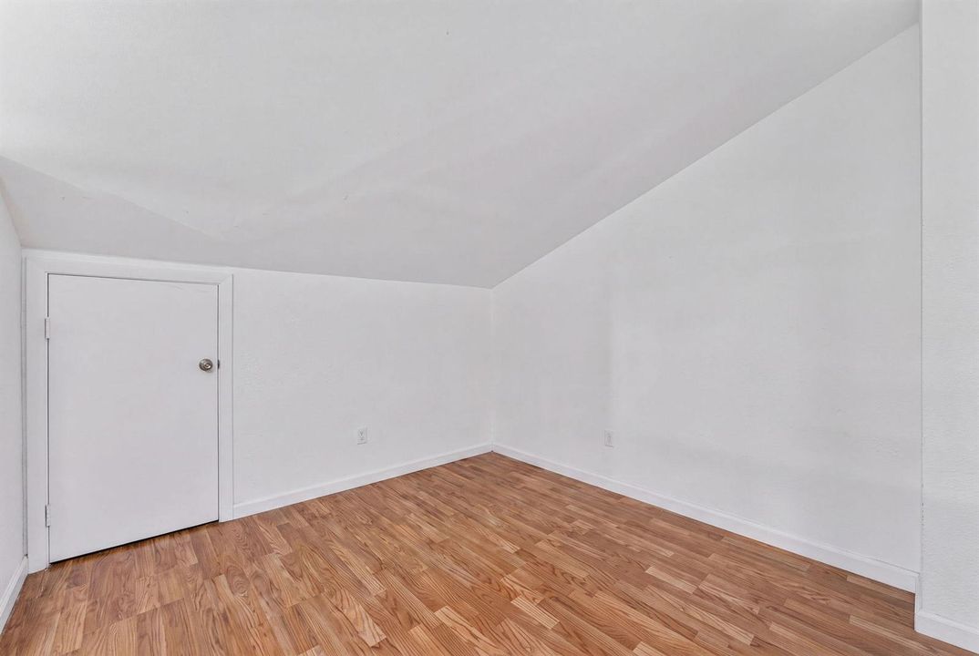 23-web-or-mls-Vacant_DSC08586_hf4k