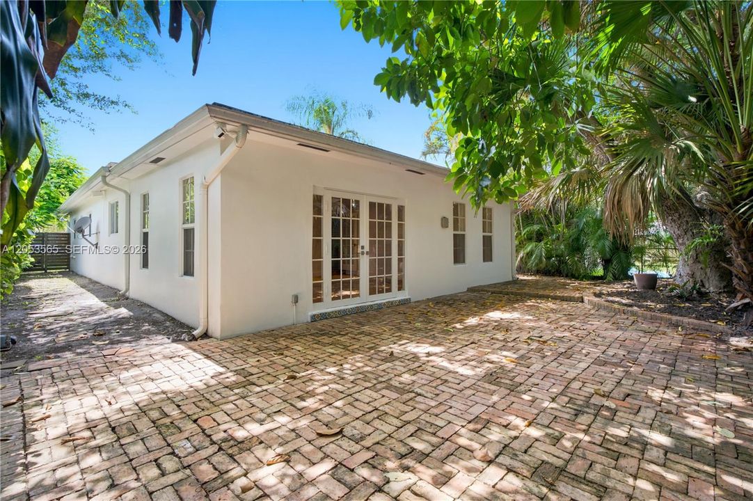На продажу: $905,000 (3 спален, 2 ванн, 1676 Квадратных фут)