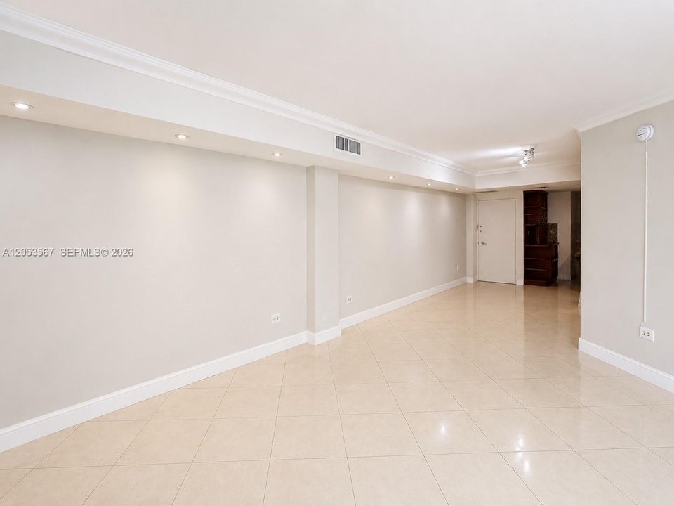На продажу: $445,000 (2 спален, 2 ванн, 990 Квадратных фут)