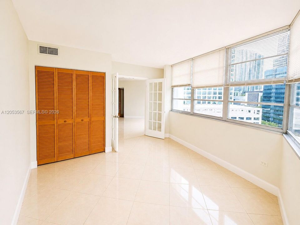 На продажу: $445,000 (2 спален, 2 ванн, 990 Квадратных фут)