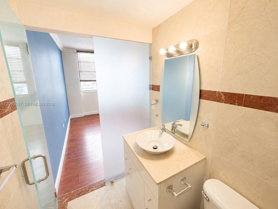 На продажу: $445,000 (2 спален, 2 ванн, 990 Квадратных фут)