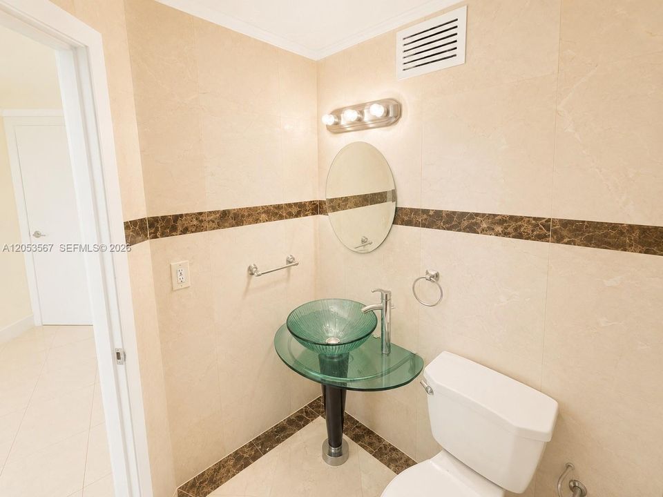 На продажу: $445,000 (2 спален, 2 ванн, 990 Квадратных фут)