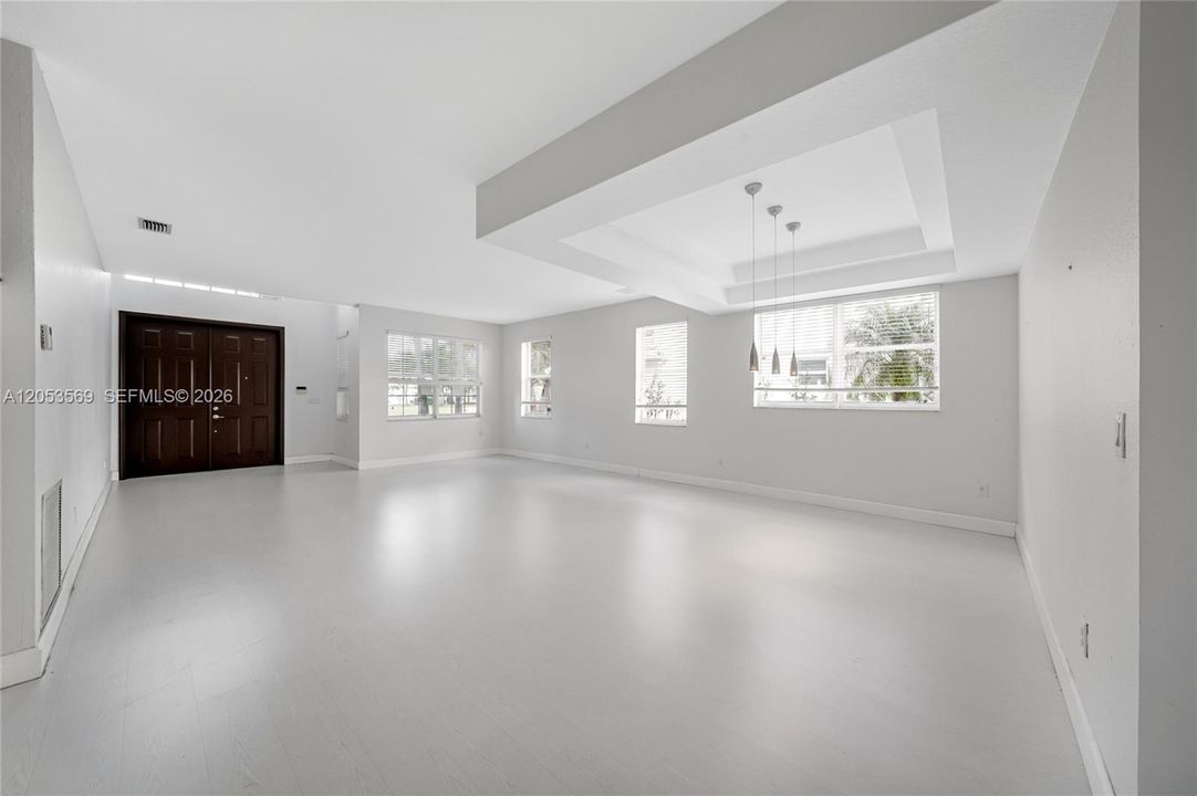 For Sale: $980,000 (6 beds, 3 baths, 3310 Square Feet)