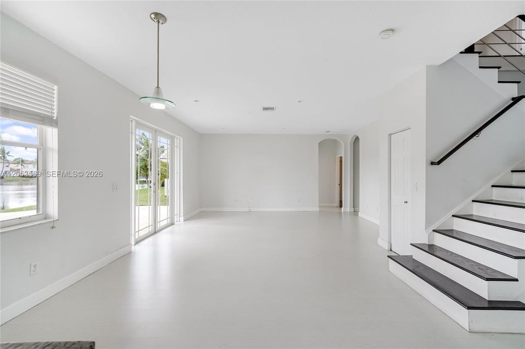 For Sale: $980,000 (6 beds, 3 baths, 3310 Square Feet)