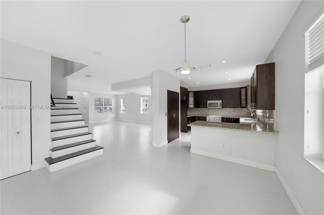 For Sale: $980,000 (6 beds, 3 baths, 3310 Square Feet)