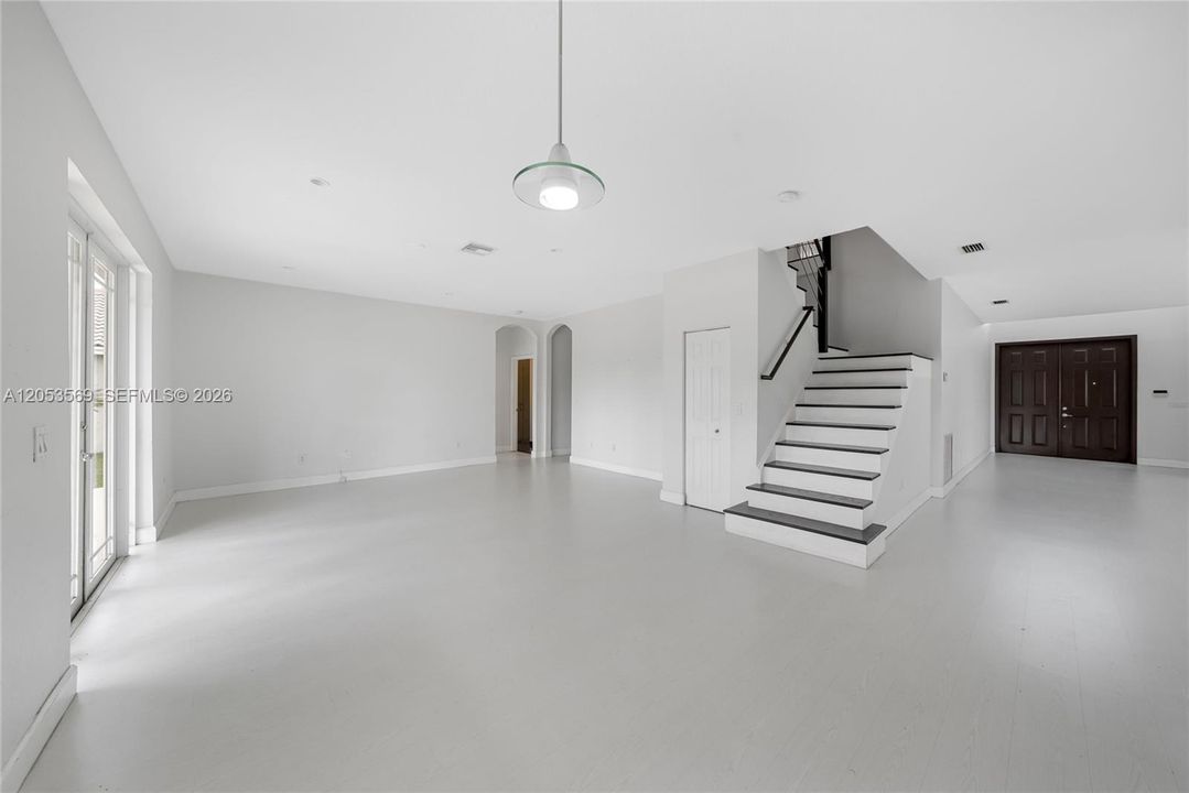 For Sale: $980,000 (6 beds, 3 baths, 3310 Square Feet)